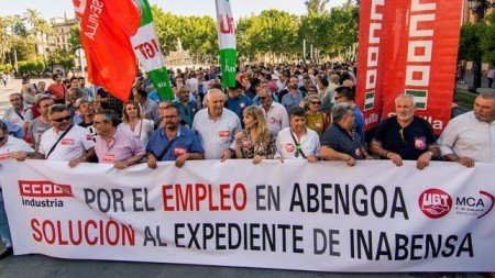 Manifestacion-Sevilla-trabajadores-Abengoa-ERE_EDIIMA20160519_0899_21