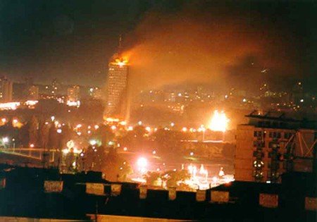 Inicio de los bombardeos sobre Yugoslavia